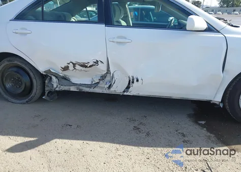 2007 Toyota Camry Le V6 z USA, uszkodzony, nr VIN 4T1BK46K17U503439